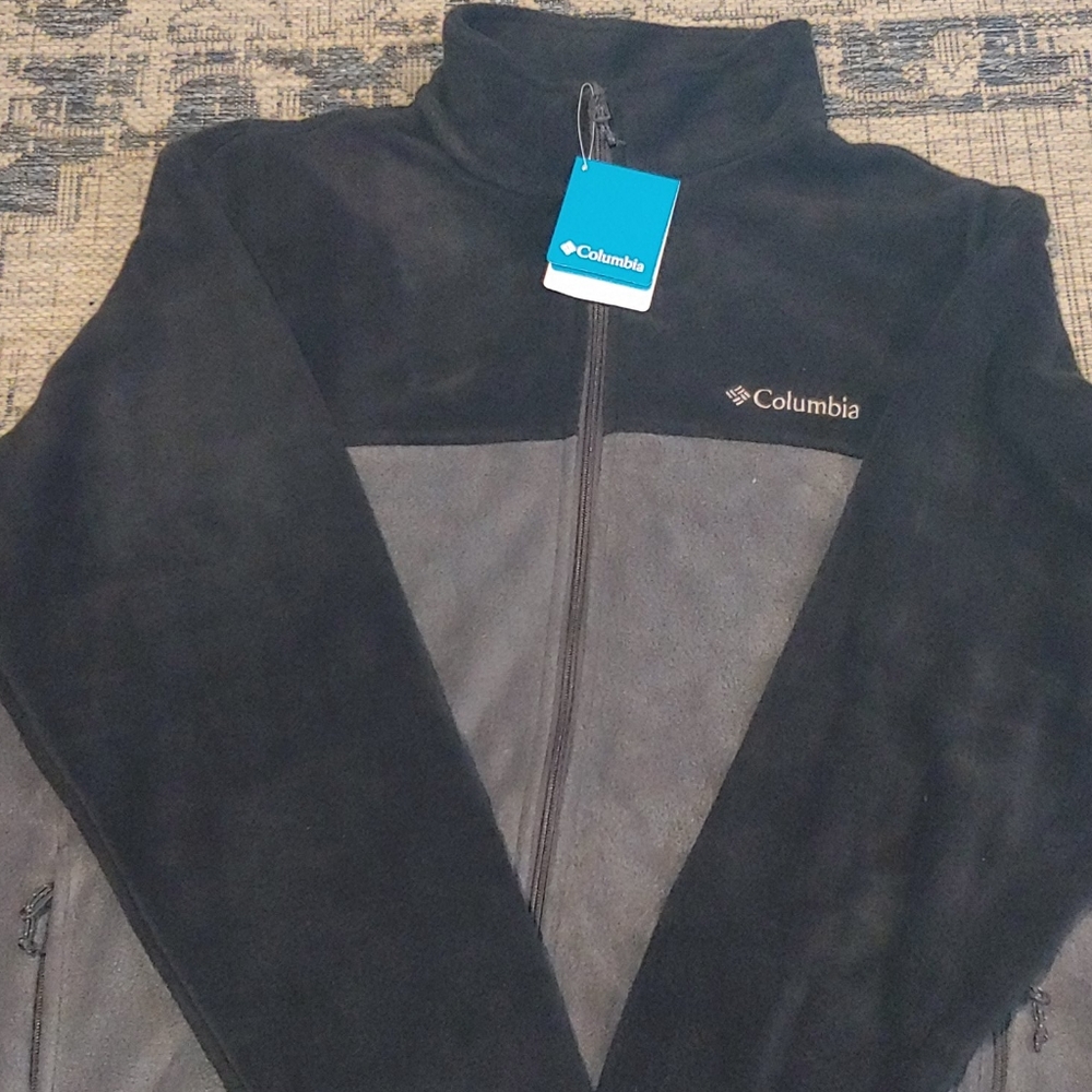 Men's Columbia fleece jacket. (New with tags)